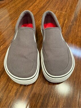 Splay Freestyle Grey Canvas Slip-On Shoes, size 10M/12W